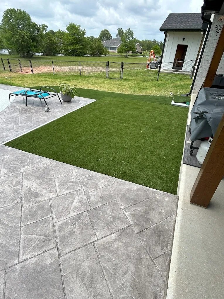 paver patio with artificial turf in gulfport ms